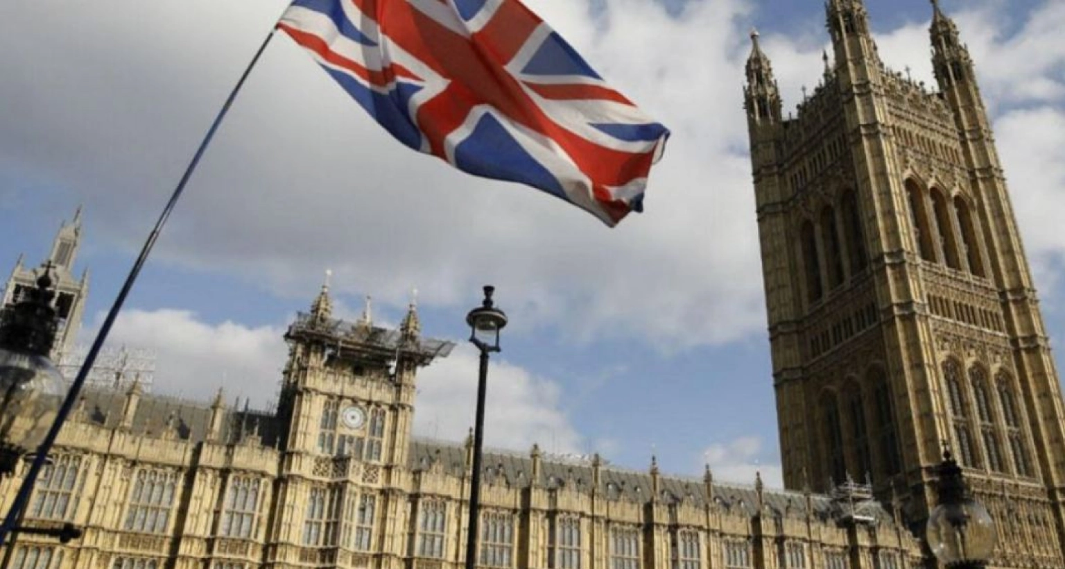 যুক্তরাজ্য বন্ধ করে দিল যে ৪ দেশের শিক্ষার্থীদের ভিসা