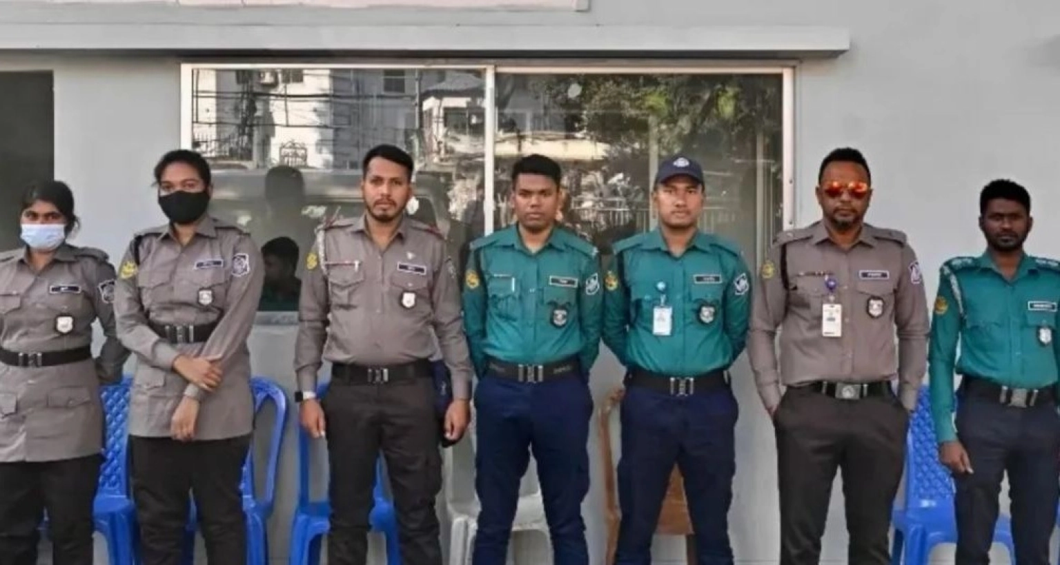 পুরোনো পোশাকের পক্ষে অধিকাংশ পুলিশ সদস্য