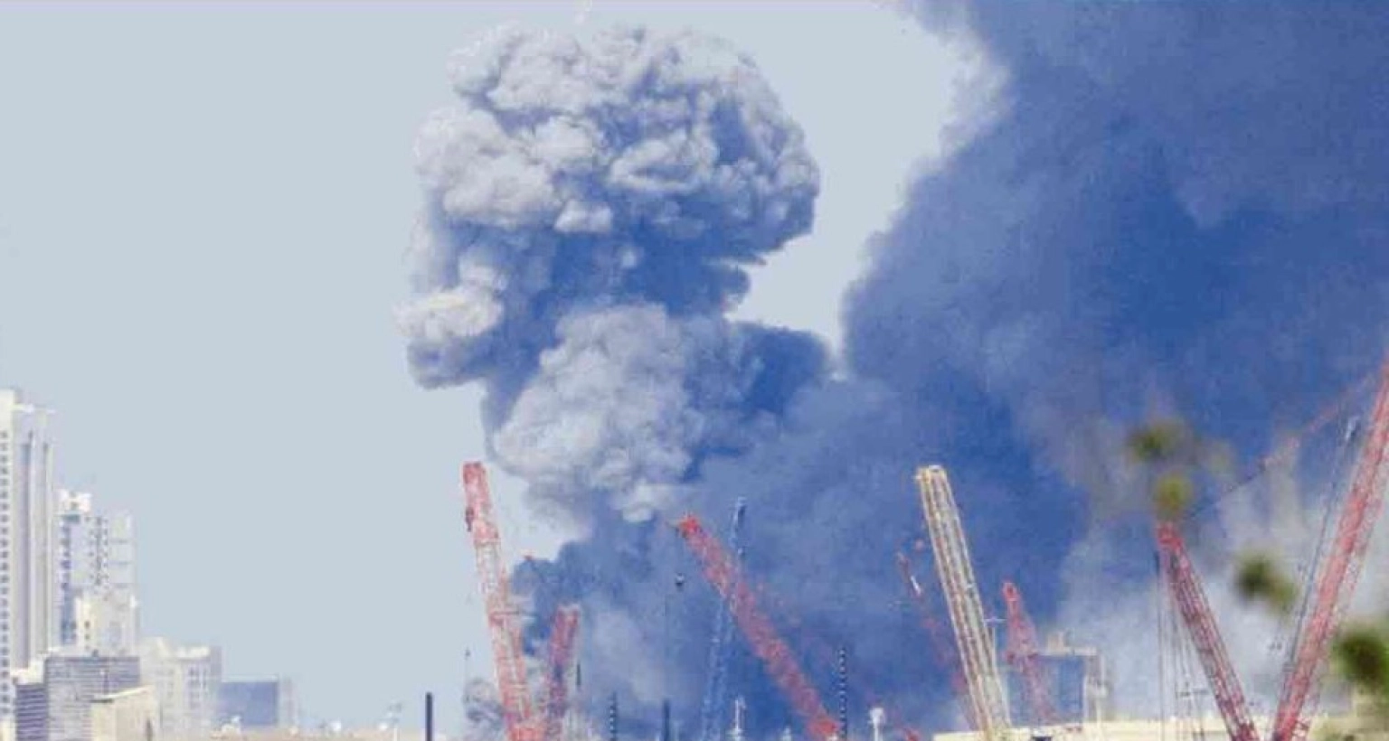 আমিরাতের রাজধানী আবু ধাবিতে দফায় দফায় ক্ষেপণাস্ত্র হামলা 