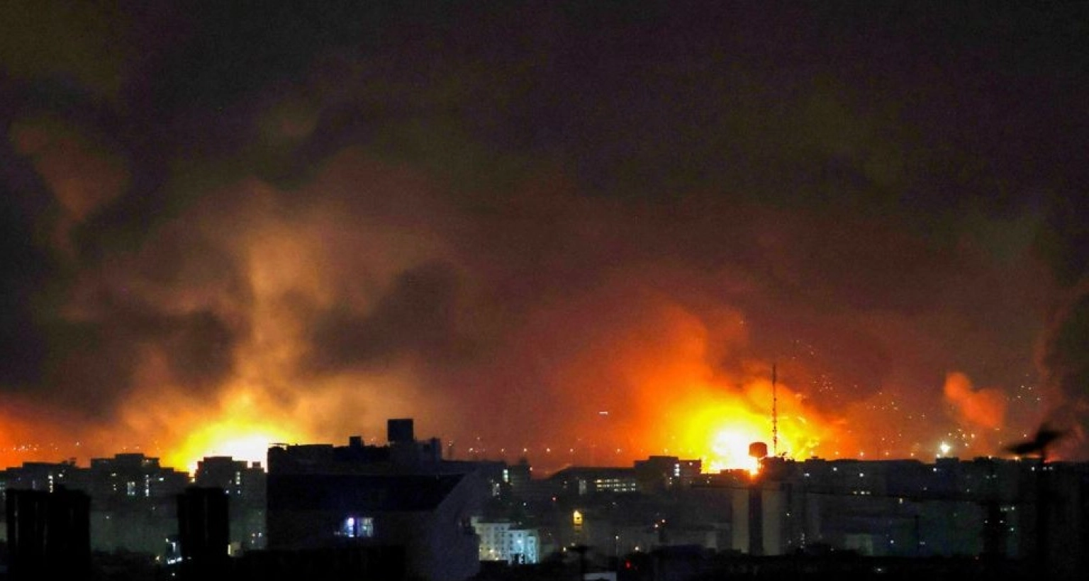 সরকারি ভবন ও দু’টি তেলের ডিপোতে ড্রোন হামলায় ভয়াবহ আগুন