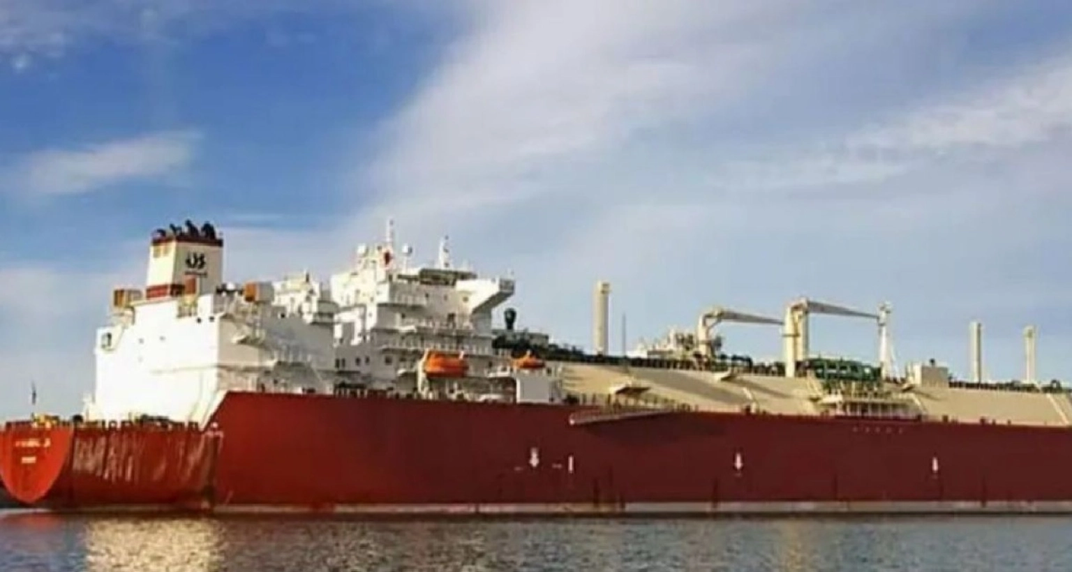 হরমুজ প্রণালি অতিক্রম করে জ্বালানিবাহী ৮টি জাহাজ পৌঁছেছে চট্টগ্রাম বন্দরে