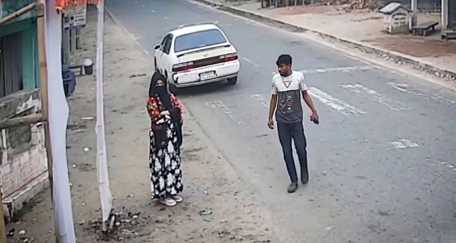 প্রাইভেট-কারে-তুলে-অপহরণের-চেষ্টা-যেভাবে-রক্ষা-পেলেন-এই-নারী