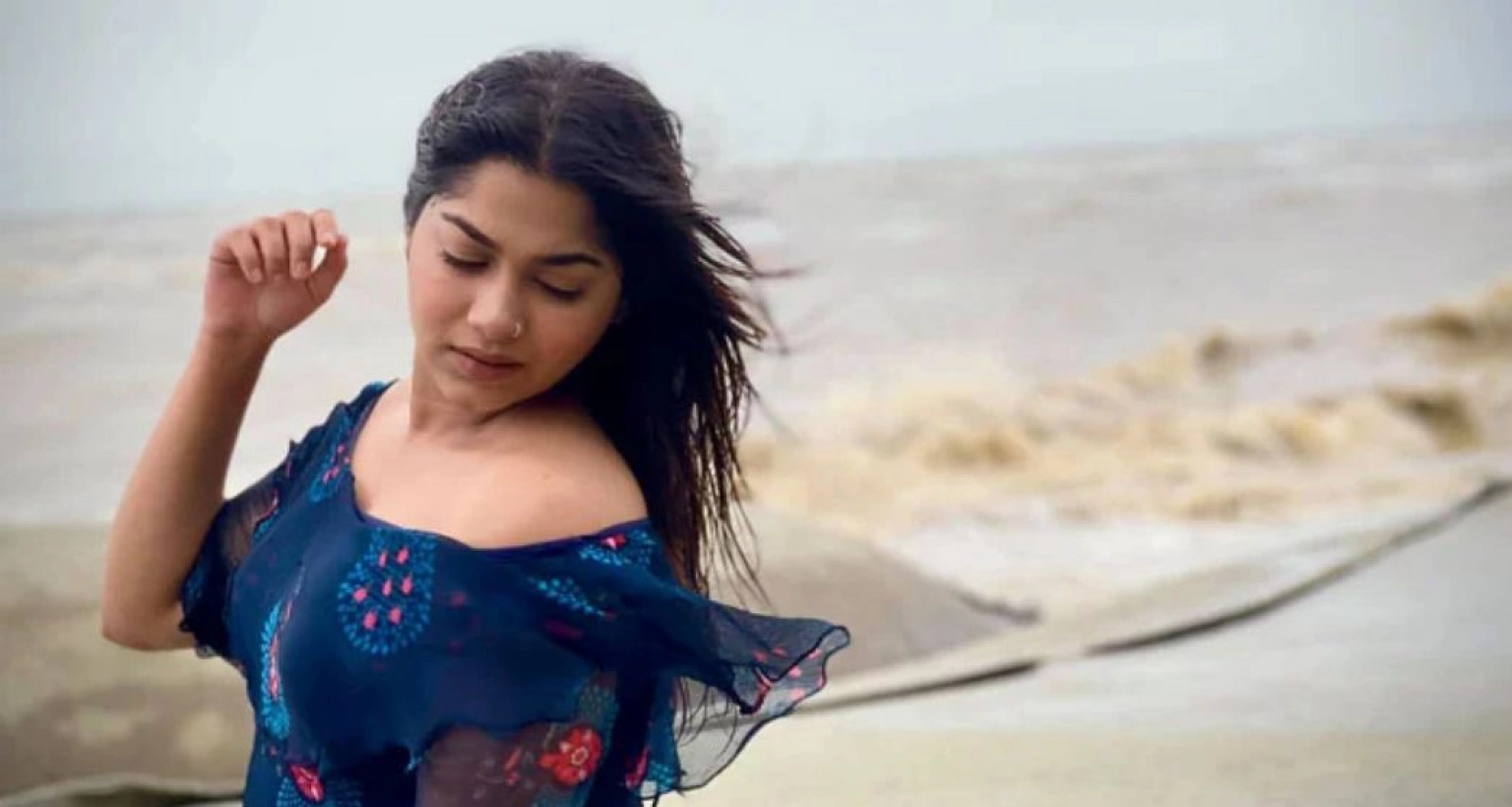 এই বাস্তবতায় তারা দোটানায় পড়ে যায়—কী করবে, কোন পথে যাবে?