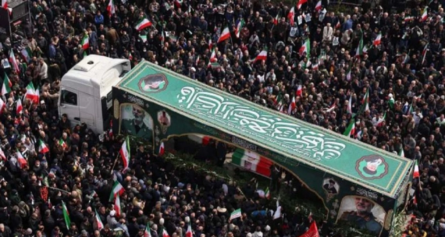 যুক্তরাষ্ট্র-ইসরায়েলের হামলা উপেক্ষা করে নিহত সেনাদের জানাজায় লাখো লাখো ইরানির ঢল