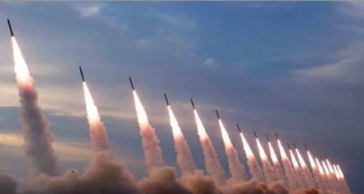 এবার ইসরাইলে একযোগে ১০০ ক্ষেপণাস্ত্র নিক্ষেপ