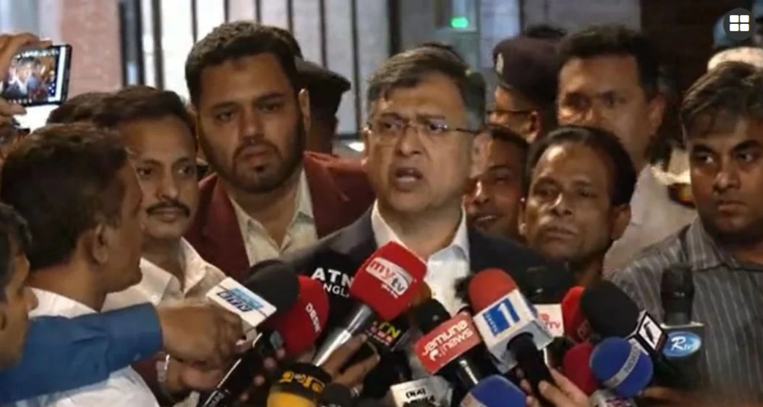 রাষ্ট্রপতির কাছেই শপথ নিয়েছিলেন, তাহলে এখন বিরোধিতা কেন : স্বরাষ্ট্রমন্ত্রী