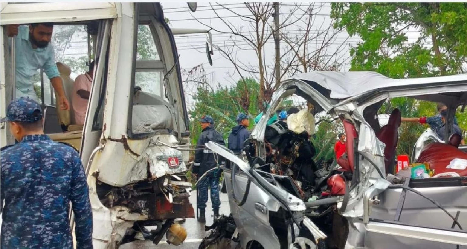বিয়ে করে বাড়ি ফেরার পথে বর-কনেসহ ১৩ জনের মৃত্যু!