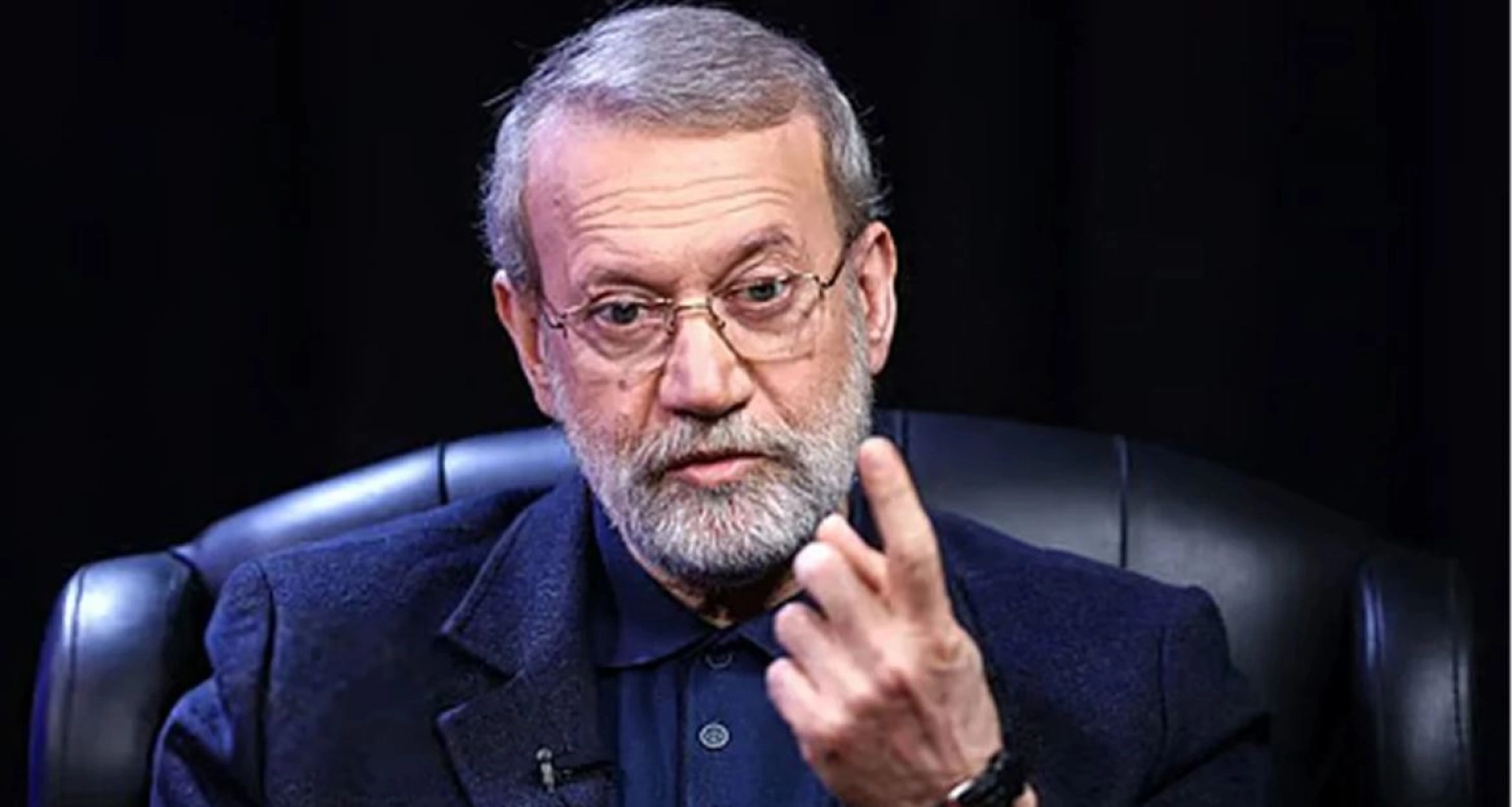 ইসরায়েল-যুক্তরাষ্ট্রের সঙ্গে ইরানের চলমান যুদ্ধে আপনি কোন পক্ষে?