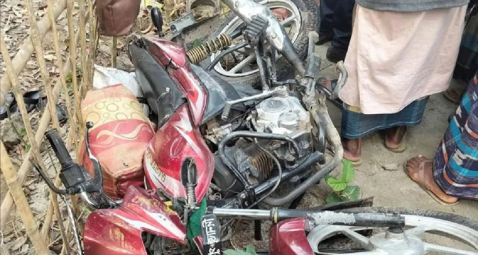 ঈদ করতে বাড়ি ফেরার পথে একই পরিবারের ৩ জনের মৃত্যু