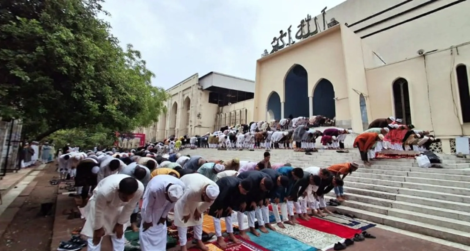 বায়তুল মোকাররমে মুসল্লির ঢল