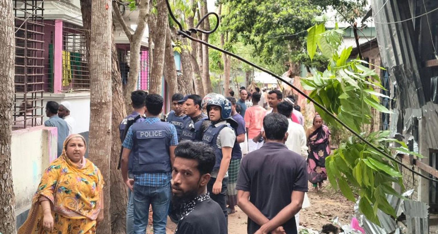 ঈদের নামাজ পড়েই রক্তক্ষয়ী সংঘর্ষে আহত ২৫, ৩০-৪০টি বাড়িঘর ভাঙচুর