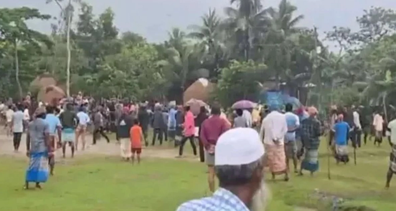 ঈদের দিন ছবি তোলা নিয়ে রক্তক্ষয়ী সংঘর্ষ, আহত ৩০