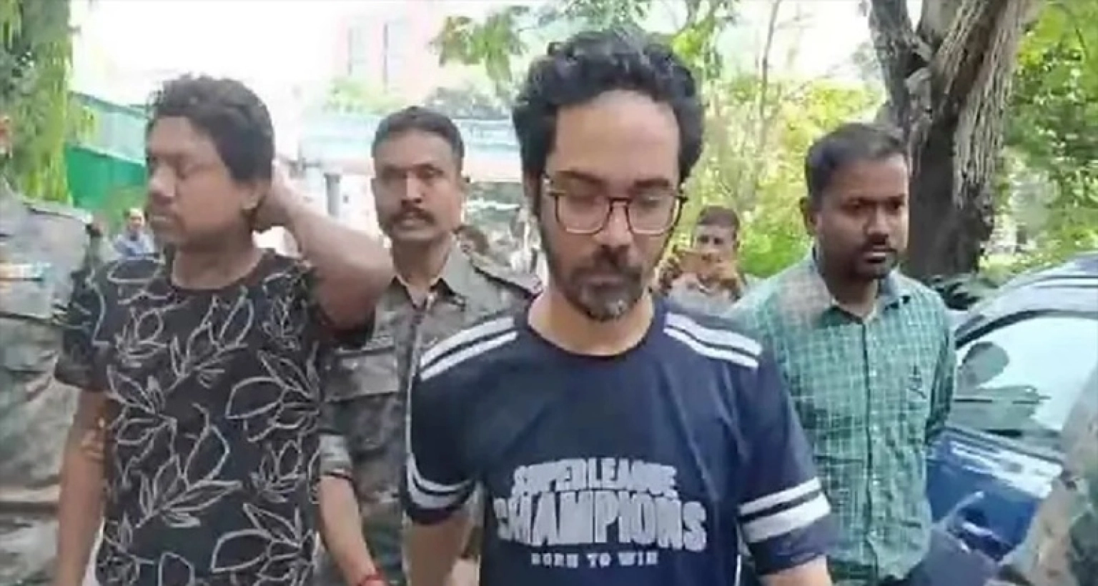 হাদি হত্যার দুই আসামিকে কারাগারে পাঠানোর নির্দেশ