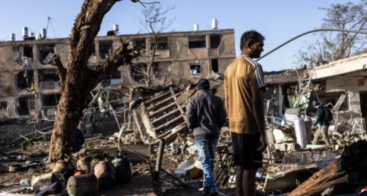 ইরানের মিসাইল ঝড়ে লণ্ডভণ্ড ইসরাইলের ২ শহর