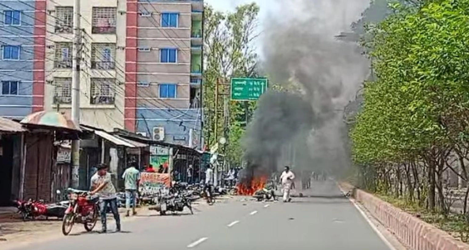 বিএনপির অফিস-মিছিলে হামলায় আহত ২৫, ৬ মোটরসাইকেলে আগুন