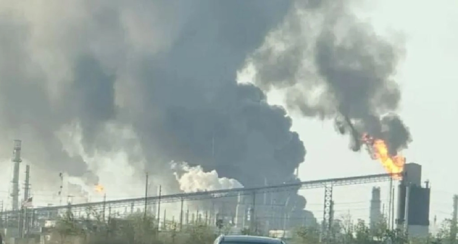 যুক্তরাষ্ট্রে তেল শোধনাগারে ভয়াবহ বিস্ফোরণ, এতে ৮০০ জন কর্মী ছিল