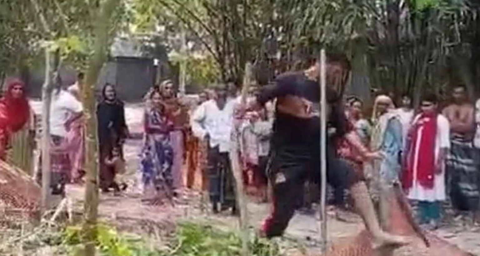 জমির অংশ কম পাওয়ায় বাবার কবর ভাঙচুর করেছেন এক ছেলে