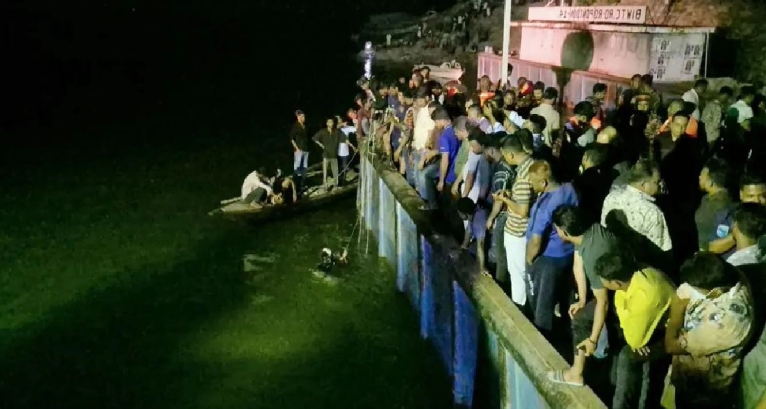 পদ্মা নদীতে তলিয়ে যাওয়া বাস থেকে যত জনের মরদেহ উদ্ধার