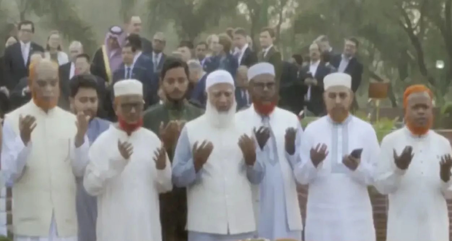 মহান স্বাধীনতা দিবসে স্মৃতিসৌধে বিরোধীদলীয় নেতার শ্রদ্ধা নিবেদন