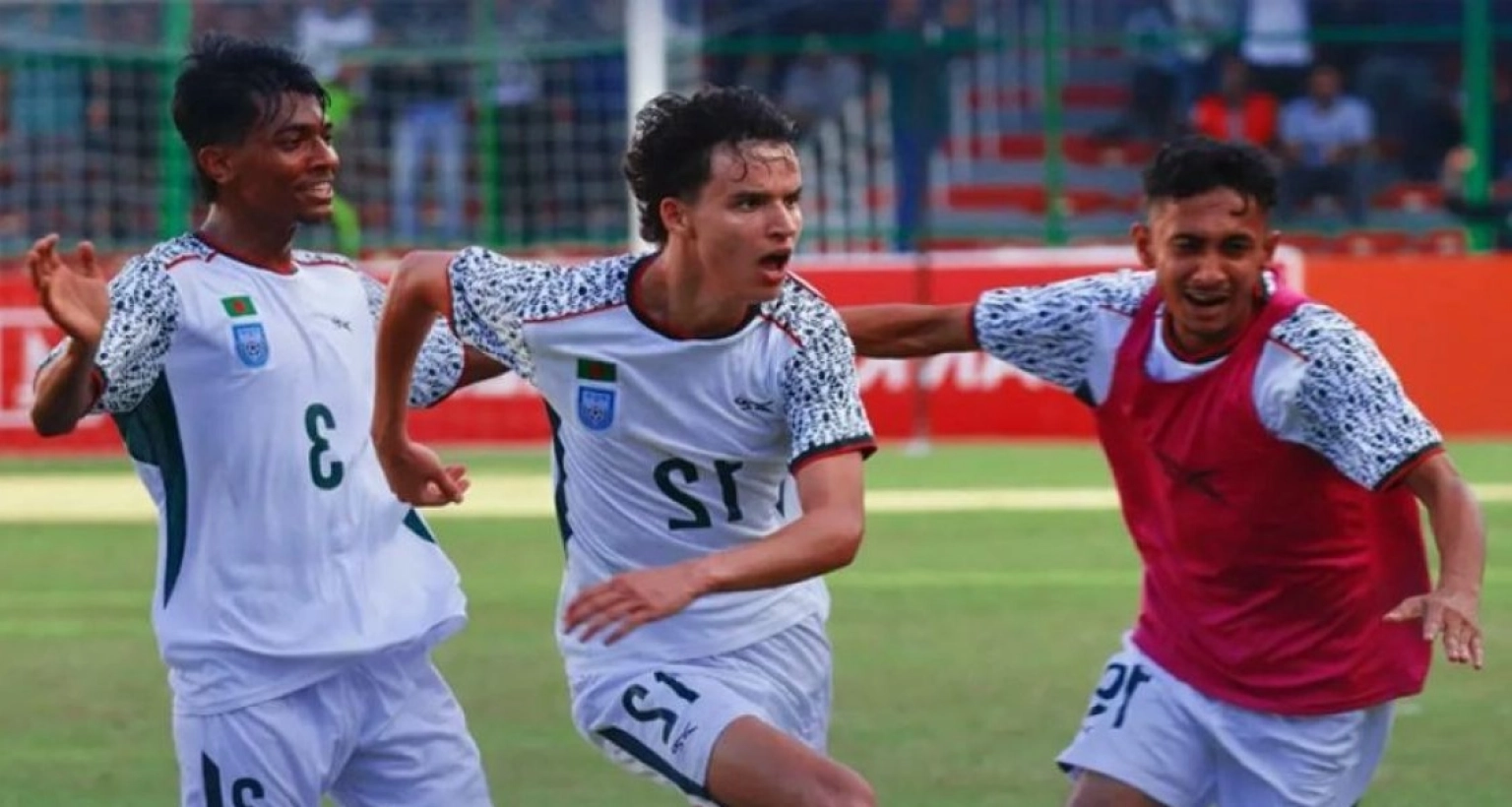 পাকিস্তান হারায় সেমিফাইনালে উঠে গেল বাংলাদেশ