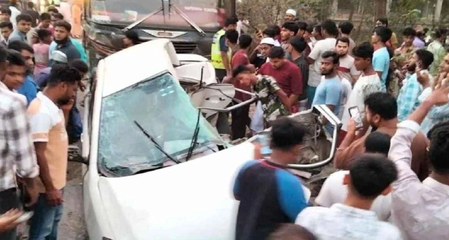 আবারও মর্মান্তিক দুর্ঘটনা, একই পরিবারের ৪ জনসহ ৫ জনের মৃত্যু