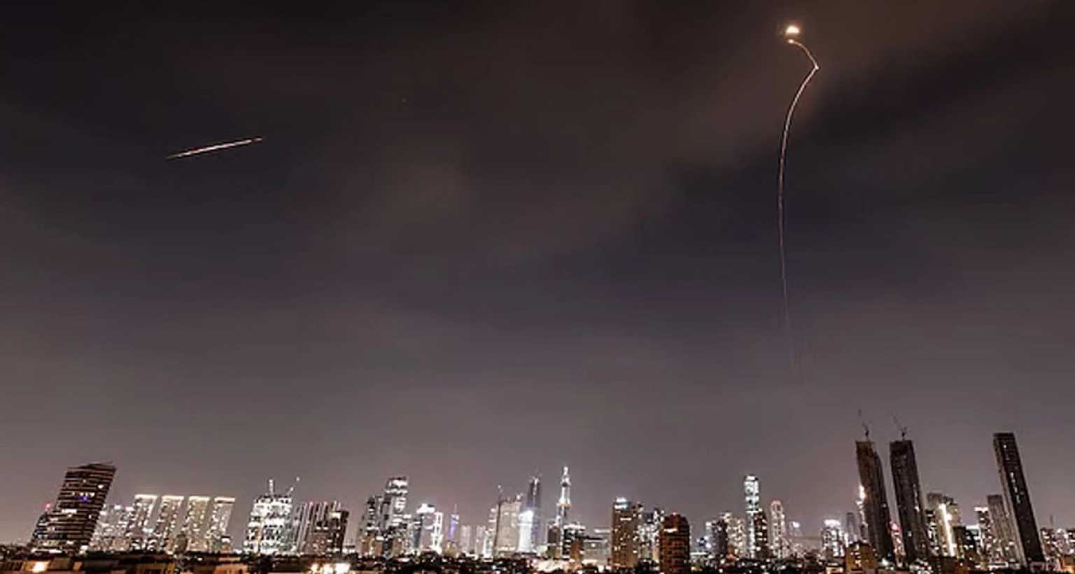 ইরানের এক মিসাইল আঘাত হানল ইসরায়েলের ১১ জায়গায়