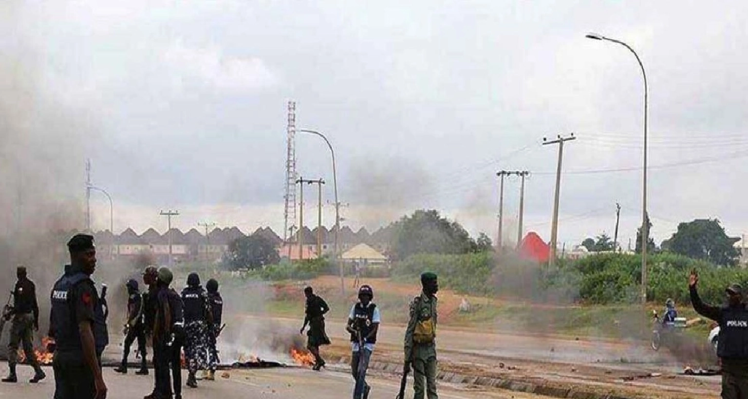 ঘটনার পরপরই ঘটনাস্থলে পুলিশ ও সেনাবাহিনী, নিহত ২২ 