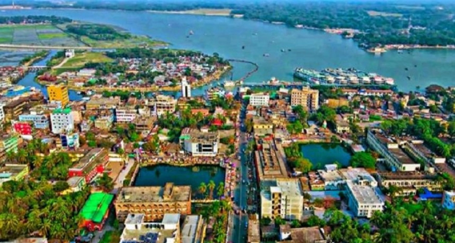 দেবে যাচ্ছে বরিশাল নগরী