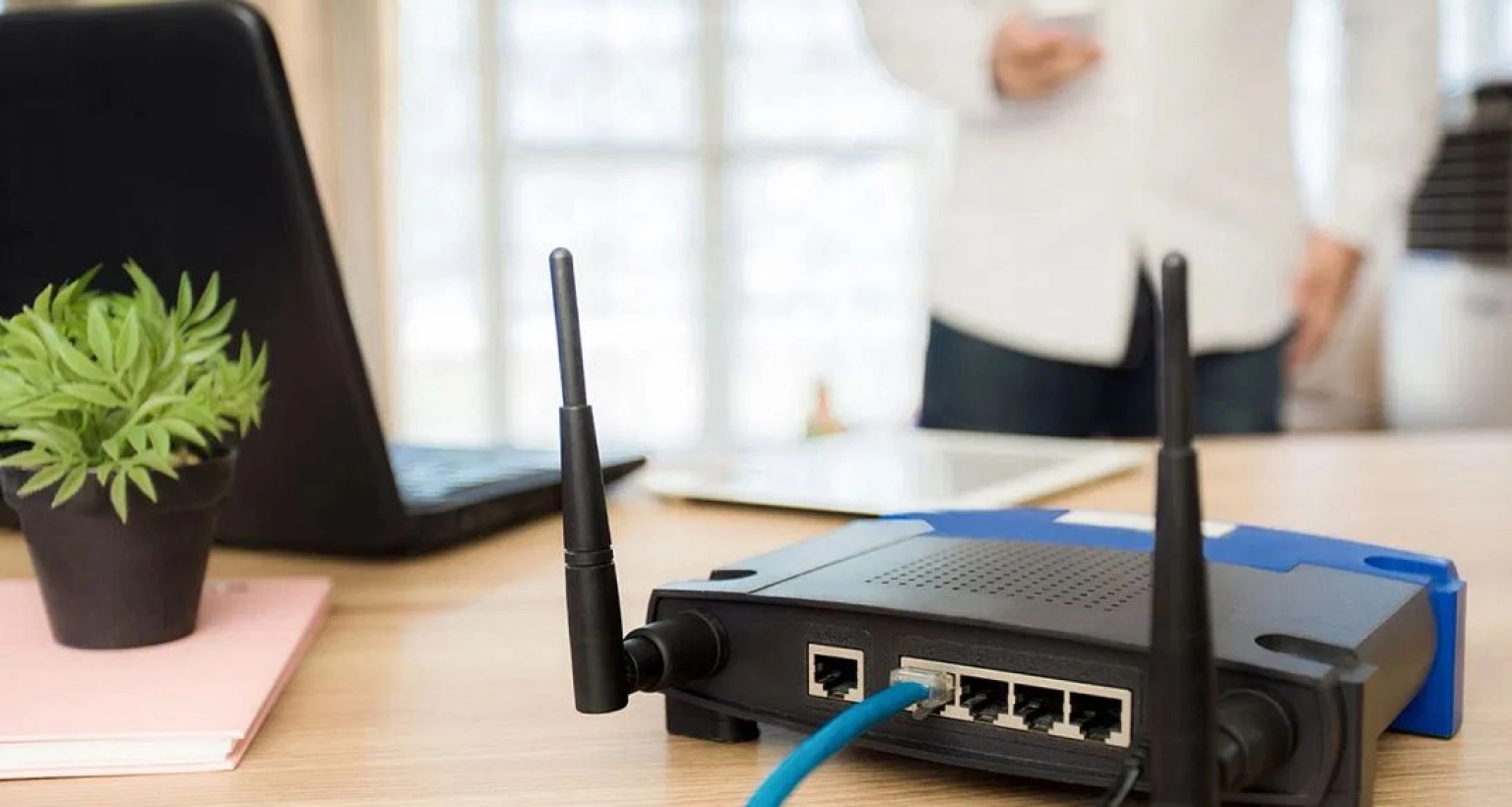 ঝড়ের সময় ওয়াইফাই চালু রাখা নিরাপদ নাকি ঝুঁকিপূর্ণ?