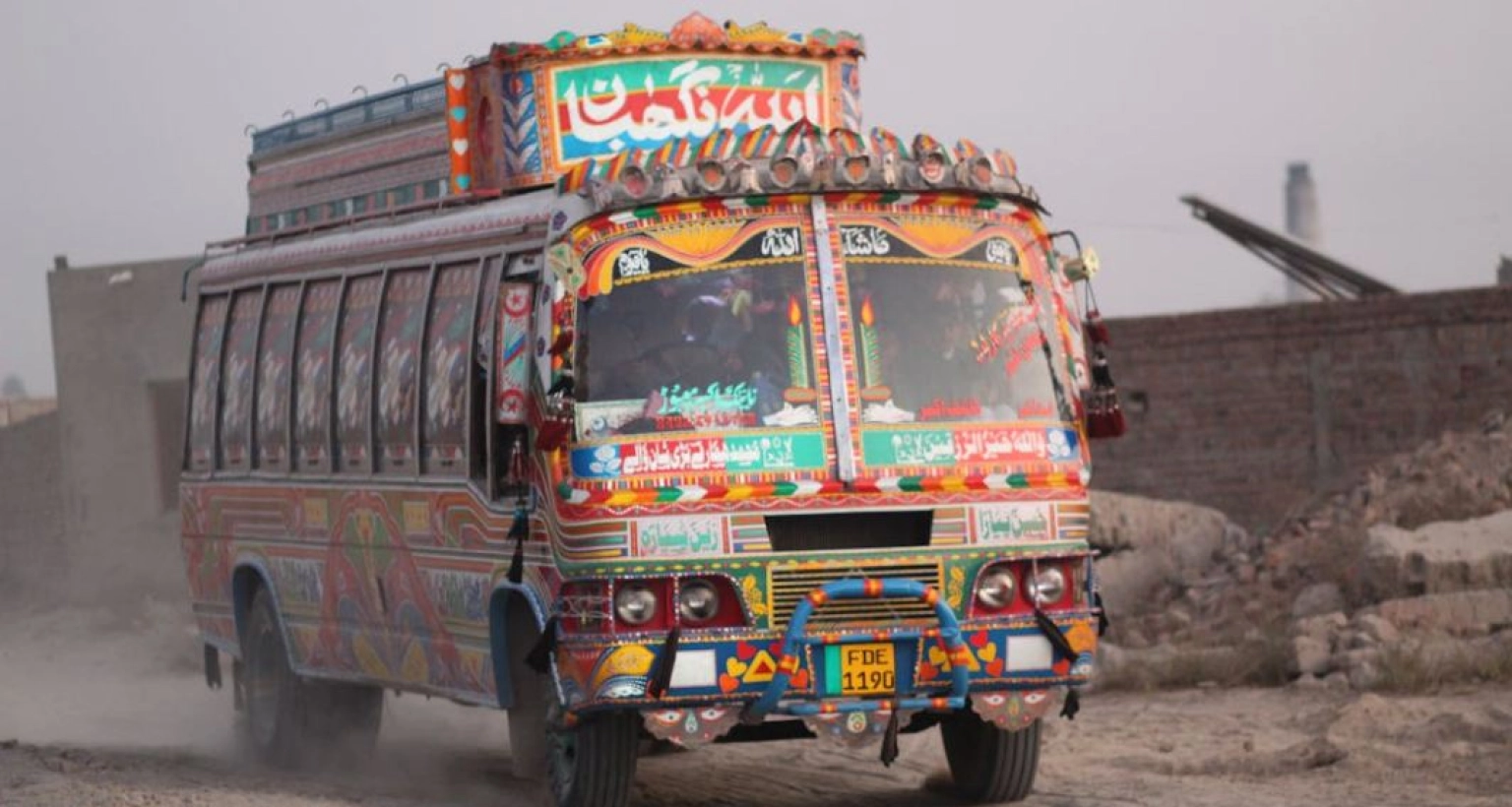 সব গণপরিবহনের ভাড়া ফ্রি করে দিল পাকিস্তান