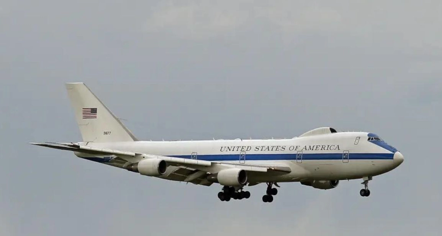 আকাশে চক্কর দিচ্ছে প্রলয়ঙ্করী বিমান! তবে কি পরমাণু হামলা হতে পারে?