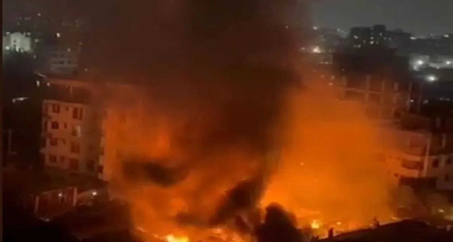 রাজধানীতে ভয়াবহ আগুন, নিয়ন্ত্রণে ফায়ার সার্ভিসের ৫ ইউনিট