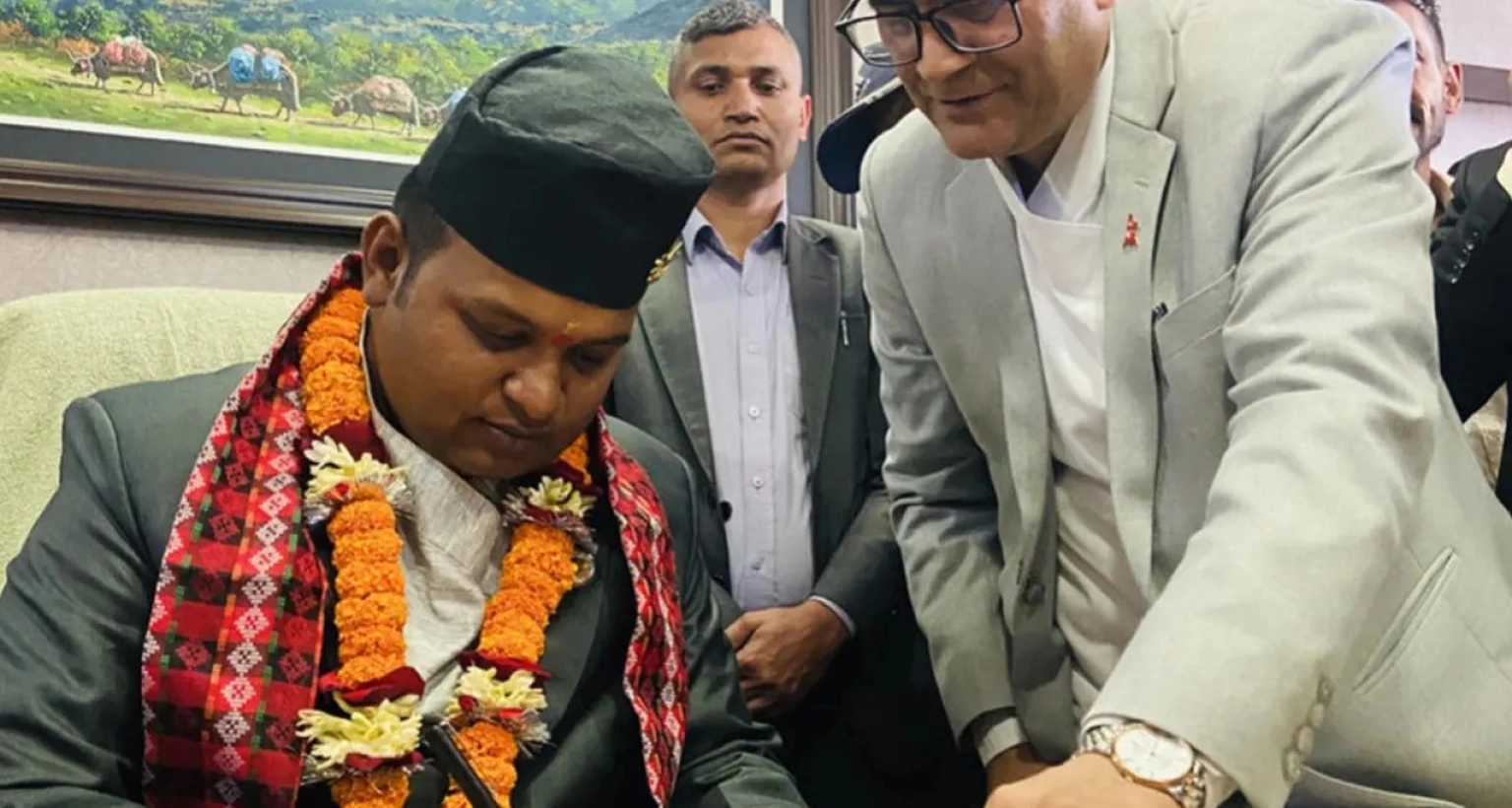 স্ত্রীকে নিয়োগ দিয়ে বরখাস্ত হলেন মন্ত্রী