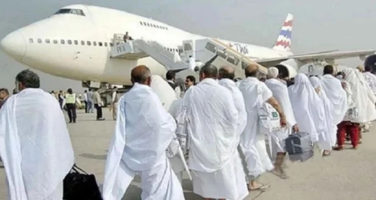 ১২-হাজার-টাকা-করে-কমলো-হজযাত্রীদের-টিকিটপ্রতি