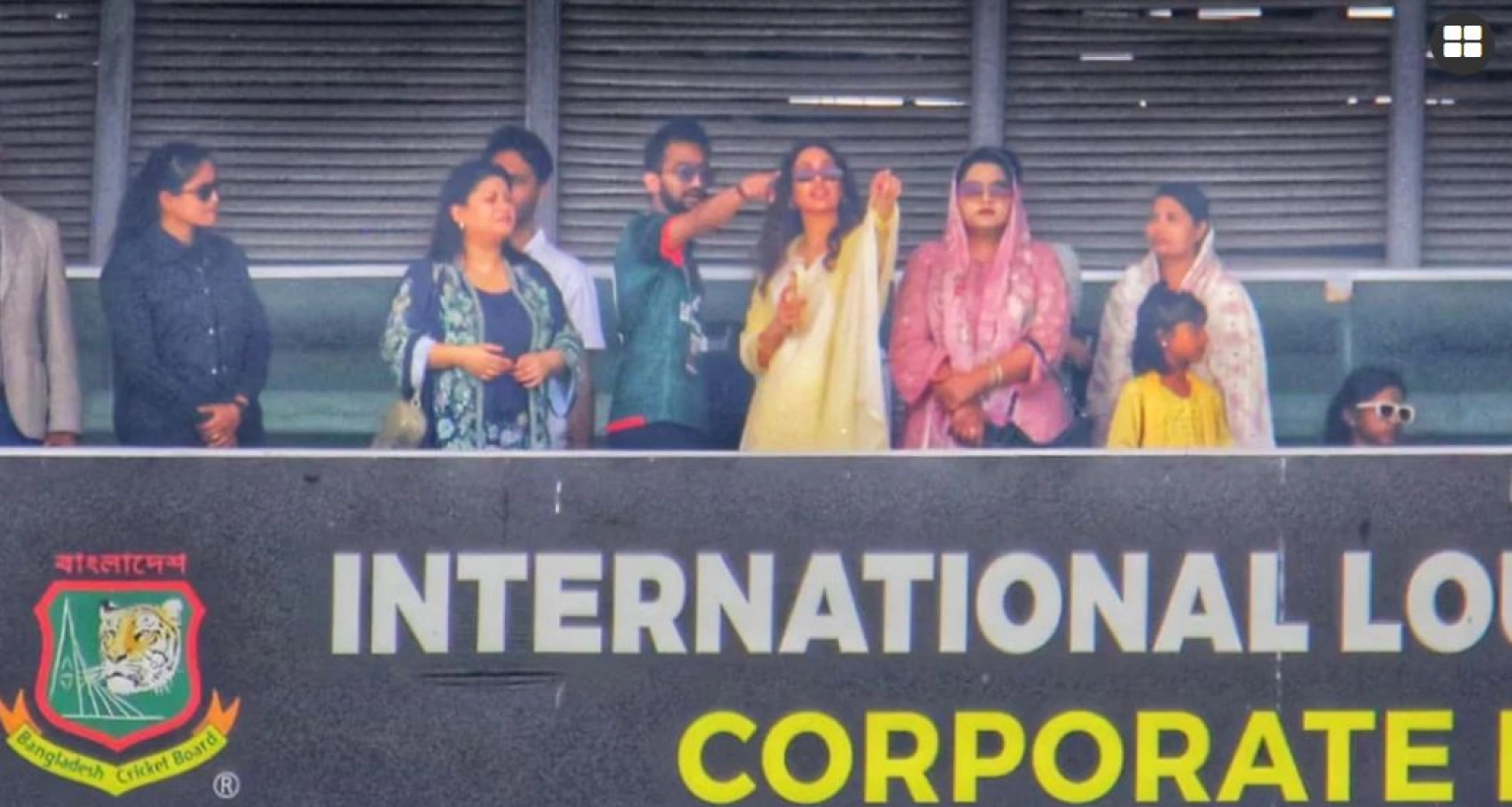 টাইগারদের খেলা উপভোগ করতে মিরপুর স্টেডিয়ামে জাইমা রহমান