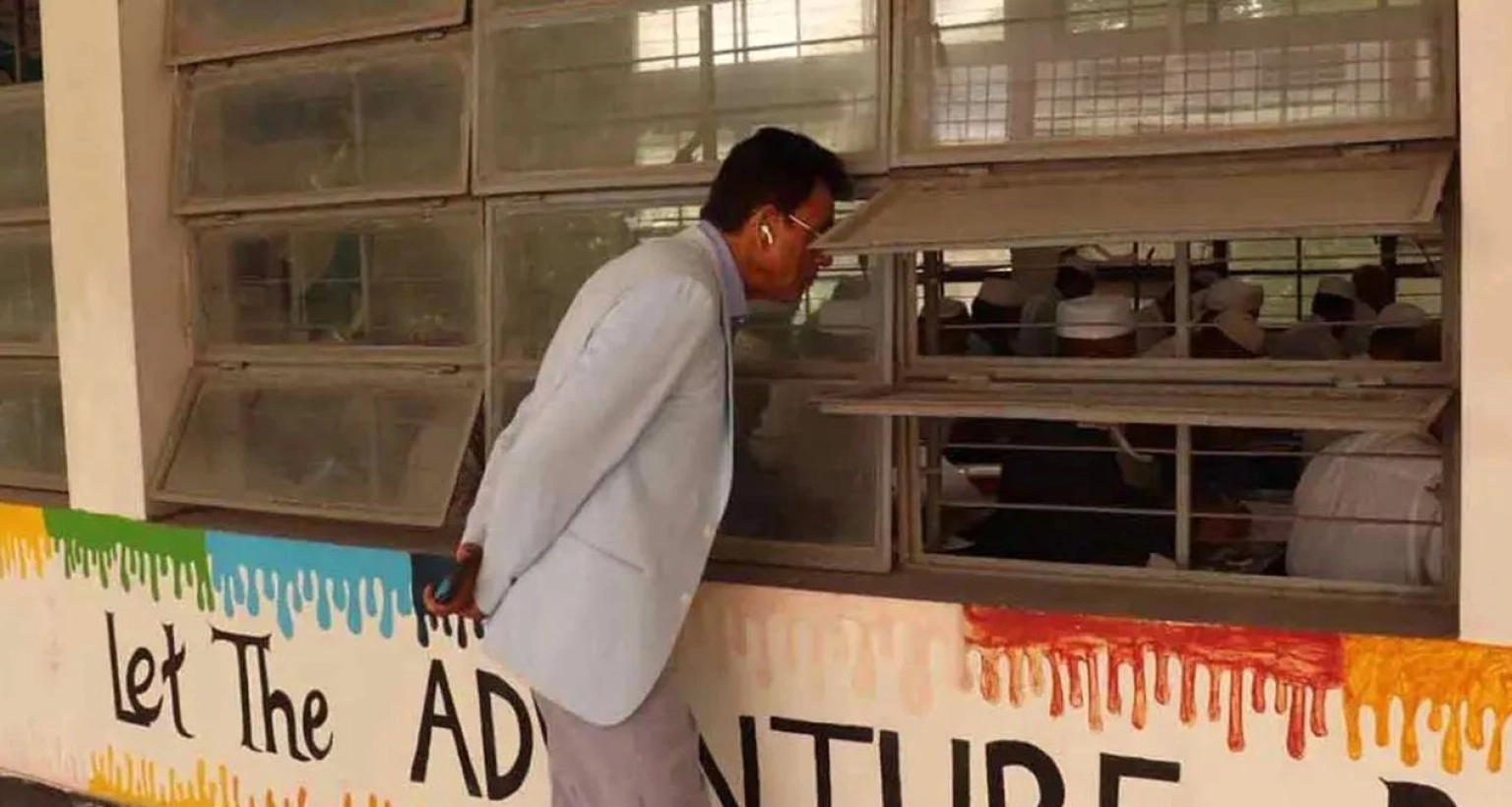 পরীক্ষা কেন্দ্রে আবারও সেই চিরচেনা রূপে শিক্ষামন্ত্রী মিলন