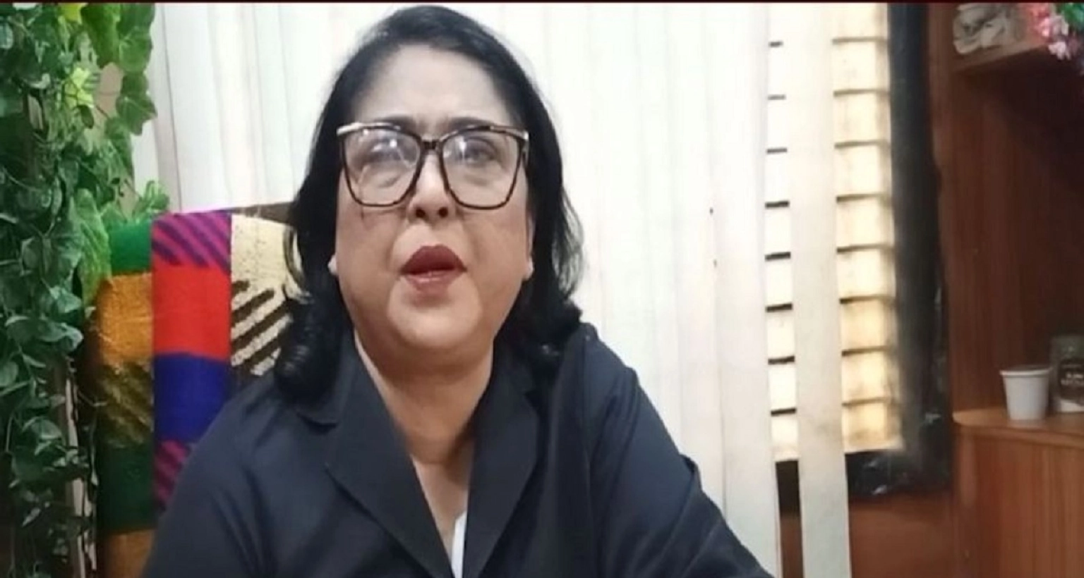 চোখ-থেকে-অঝোর-ধারায়-পানি-ঝরছে-আর-মনে-হচ্ছে