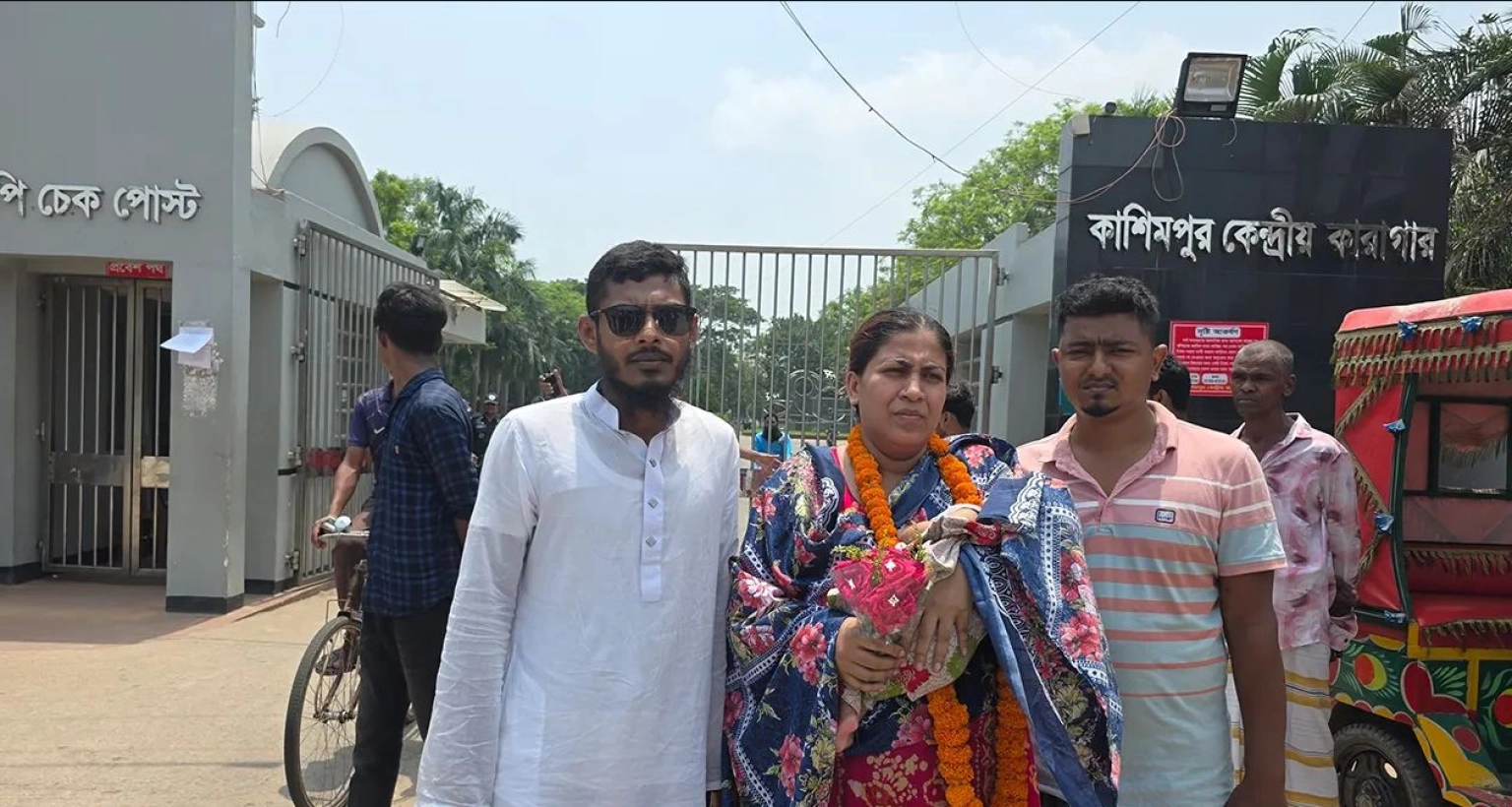 অবশেষে কারাগার থেকে মুক্ত সন্তানসহ সেই যুব মহিলা লীগ নেত্রী