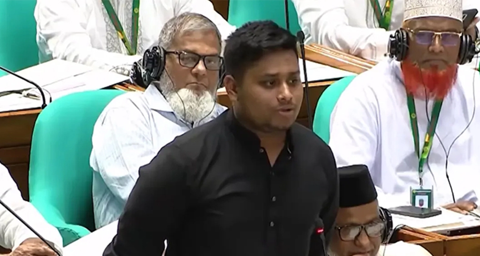 গাড়ি চাওয়া নিয়ে নিজের অবস্থান পরিষ্কার করলেন হাসনাত আবদুল্লাহ