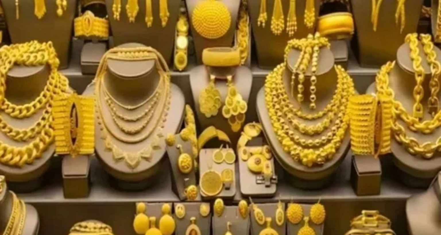 এবার ভরিতে বড় পতন স্বর্ণের দামে