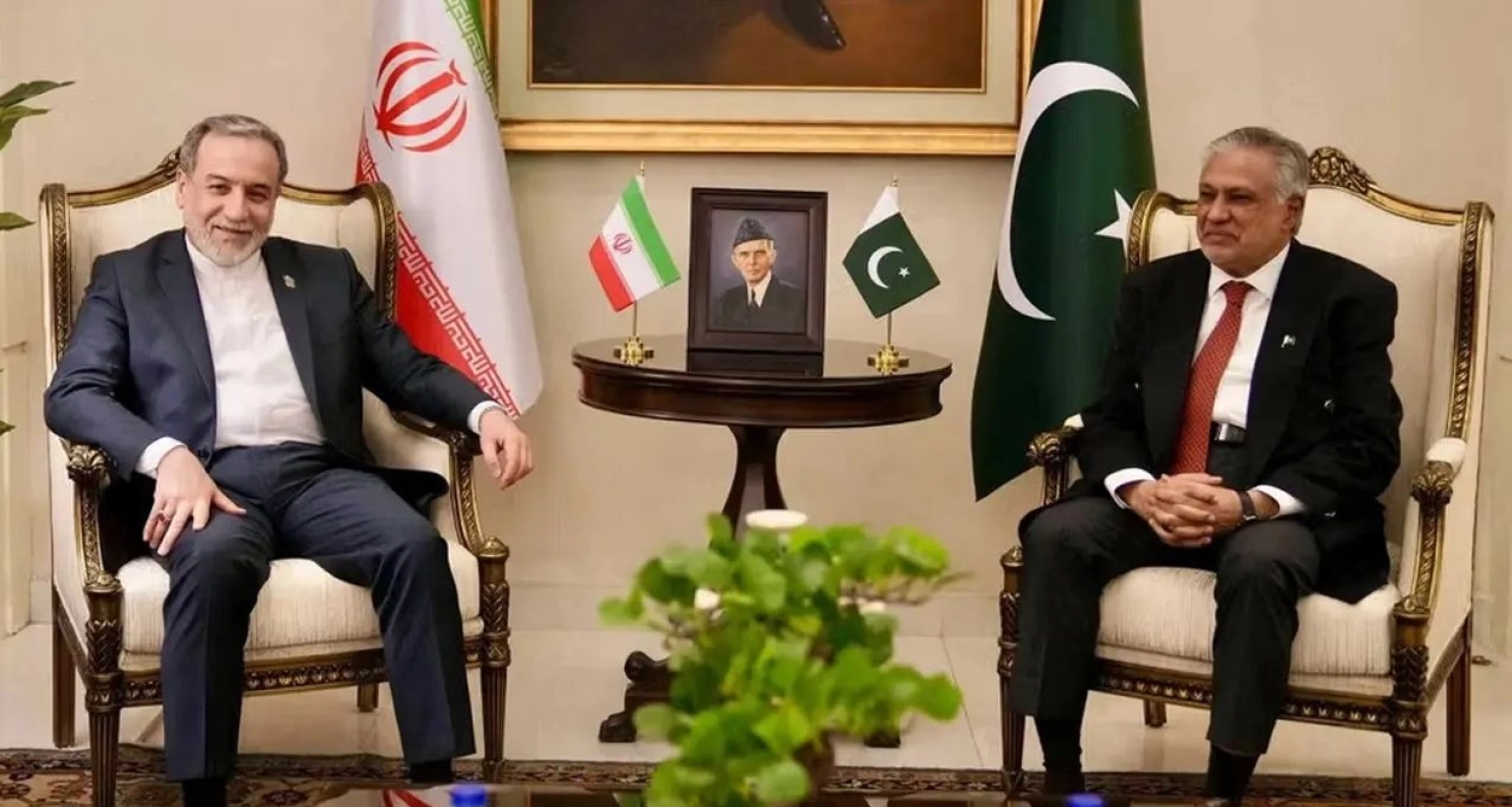 পাকিস্তানে পৌঁছেই বৈঠকে ইরানের পররাষ্ট্রমন্ত্রী আব্বাস আরাগচি