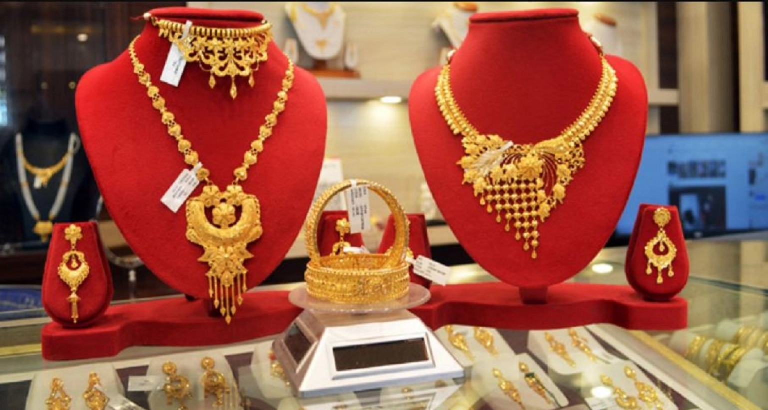 সবশেষ সমন্বয়ে দেশের বাজারে কমানো হলো স্বর্ণ ও রুপার দাম