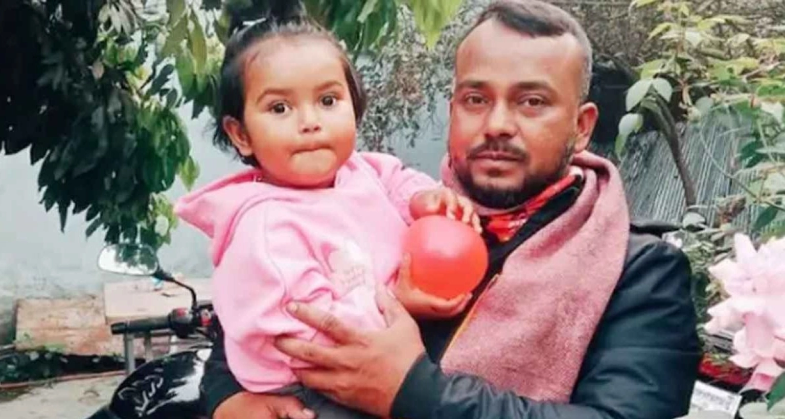 বজ্রপাতে-কোল-থেকে-ছিটকে-শিশু-বাঁচলেও-বাবার-মৃত্যু