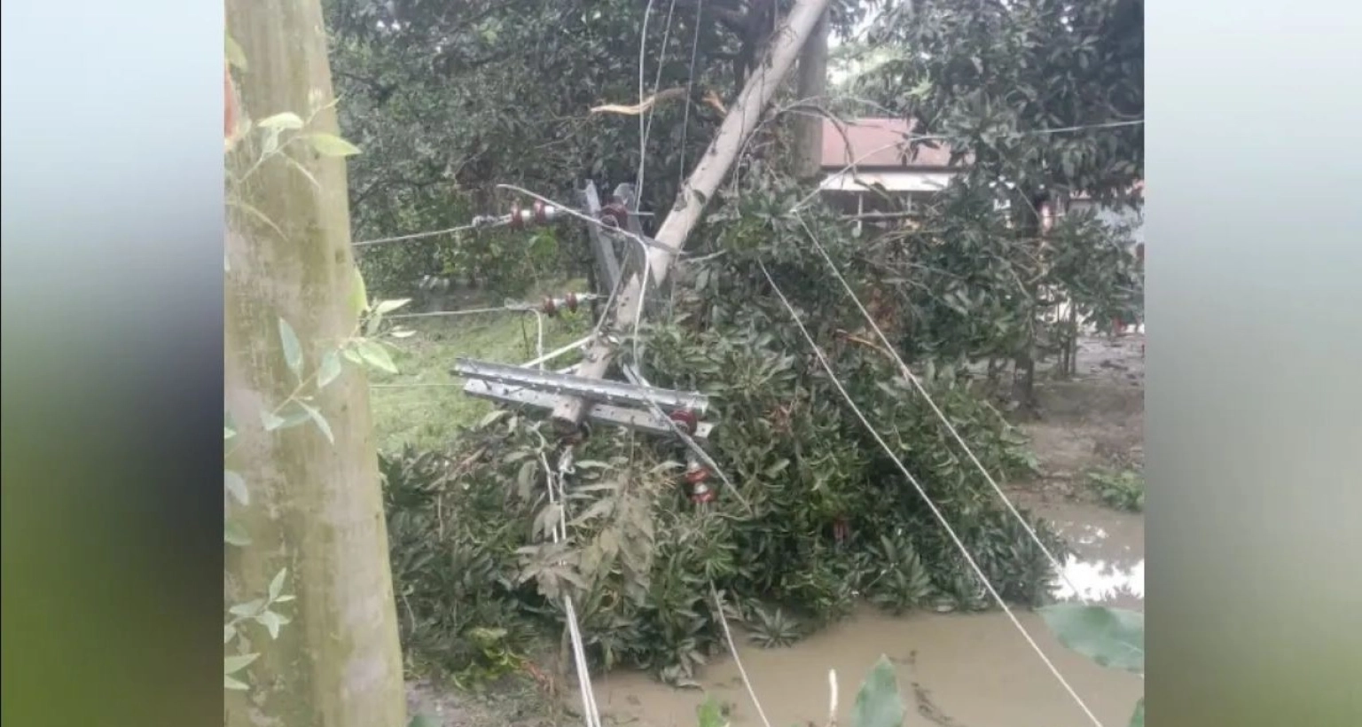 ৪ দিন ধরে বিদ্যুৎহীন অন্তত ১৫টি এলাকার প্রায় ৩০ হাজার মানুষ