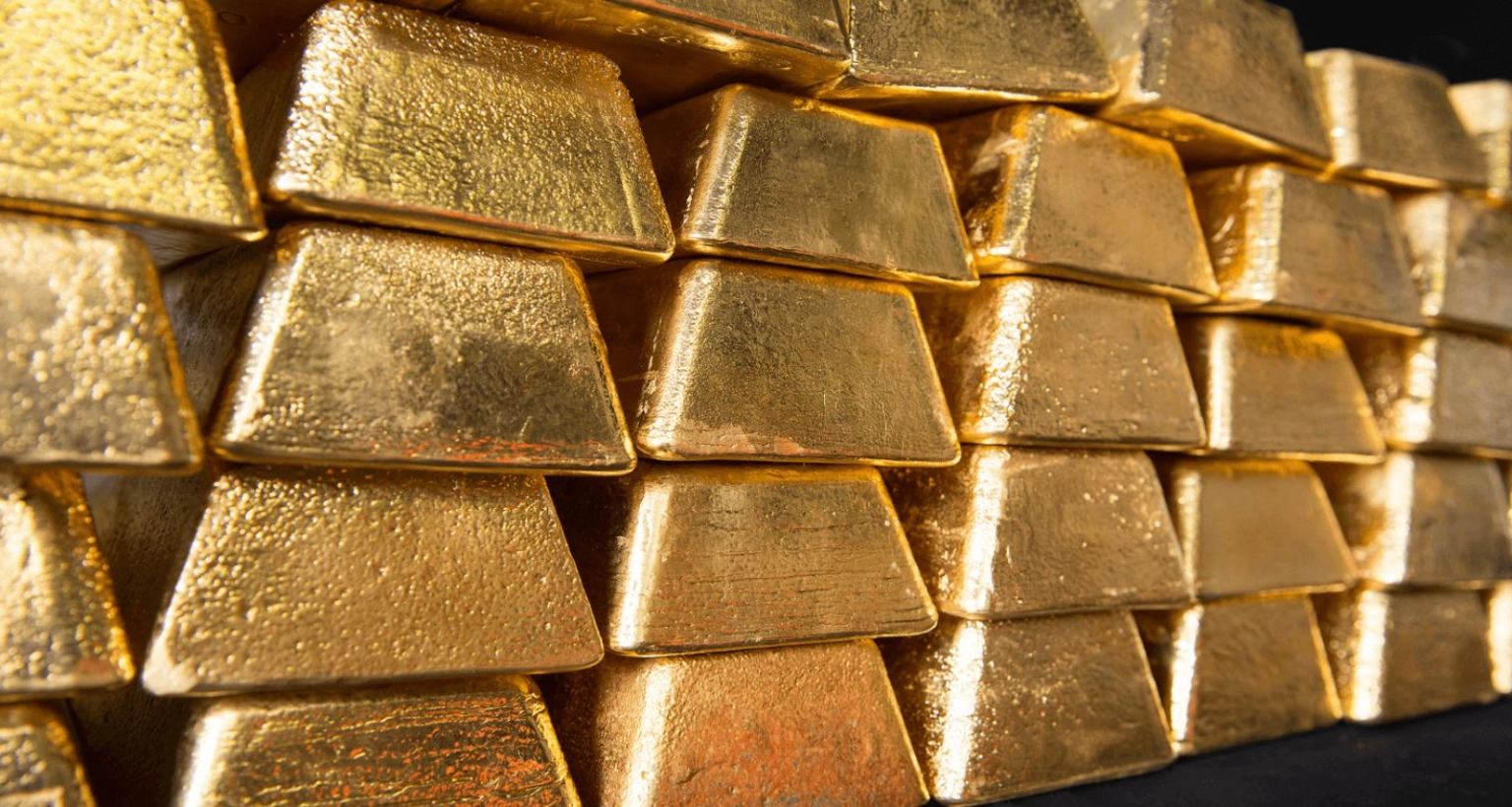 রাতেই পাল্টে গেল সকালের সেই স্বর্ণের বাজার