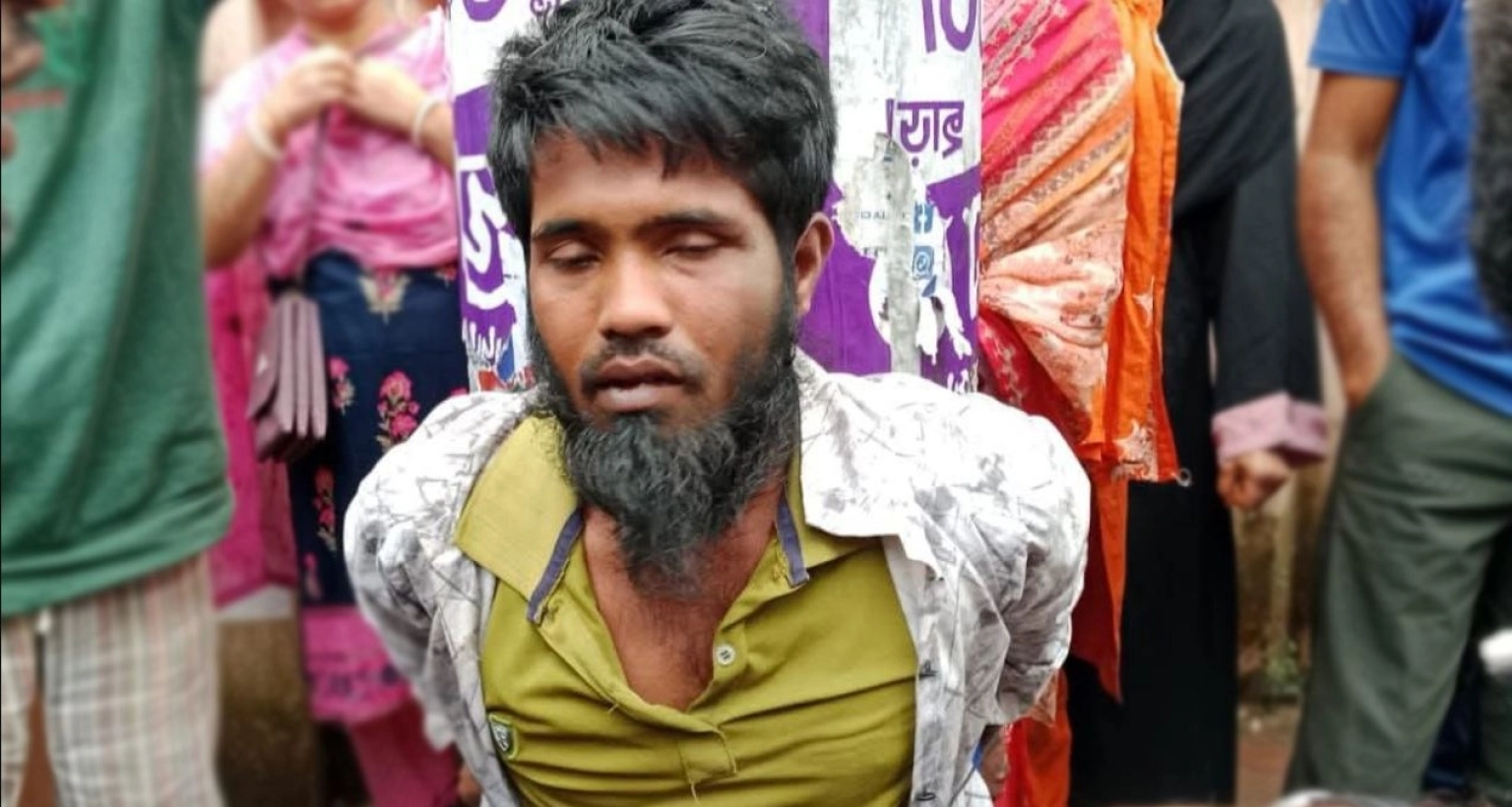স্কুলের সামনে ছাত্রীকে উত্ত্যক্ত ও শ্লীলতাহানি, গণপিটুনি সেই বখাটেকে