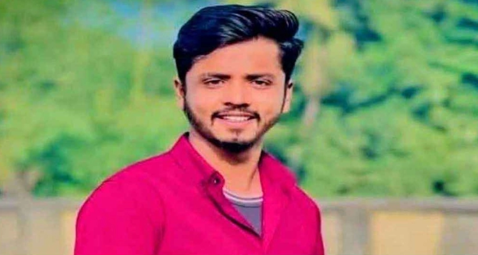 মোবাইলে ব্যস্ত কিশোরকে সাপের কামড়, অতঃপর...