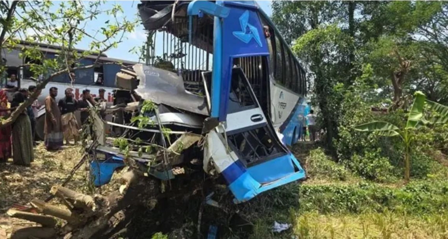 যাত্রীবাহী-দুই-বাসের-মুখোমুখি-সংঘর্ষে-চারজন-নিহত