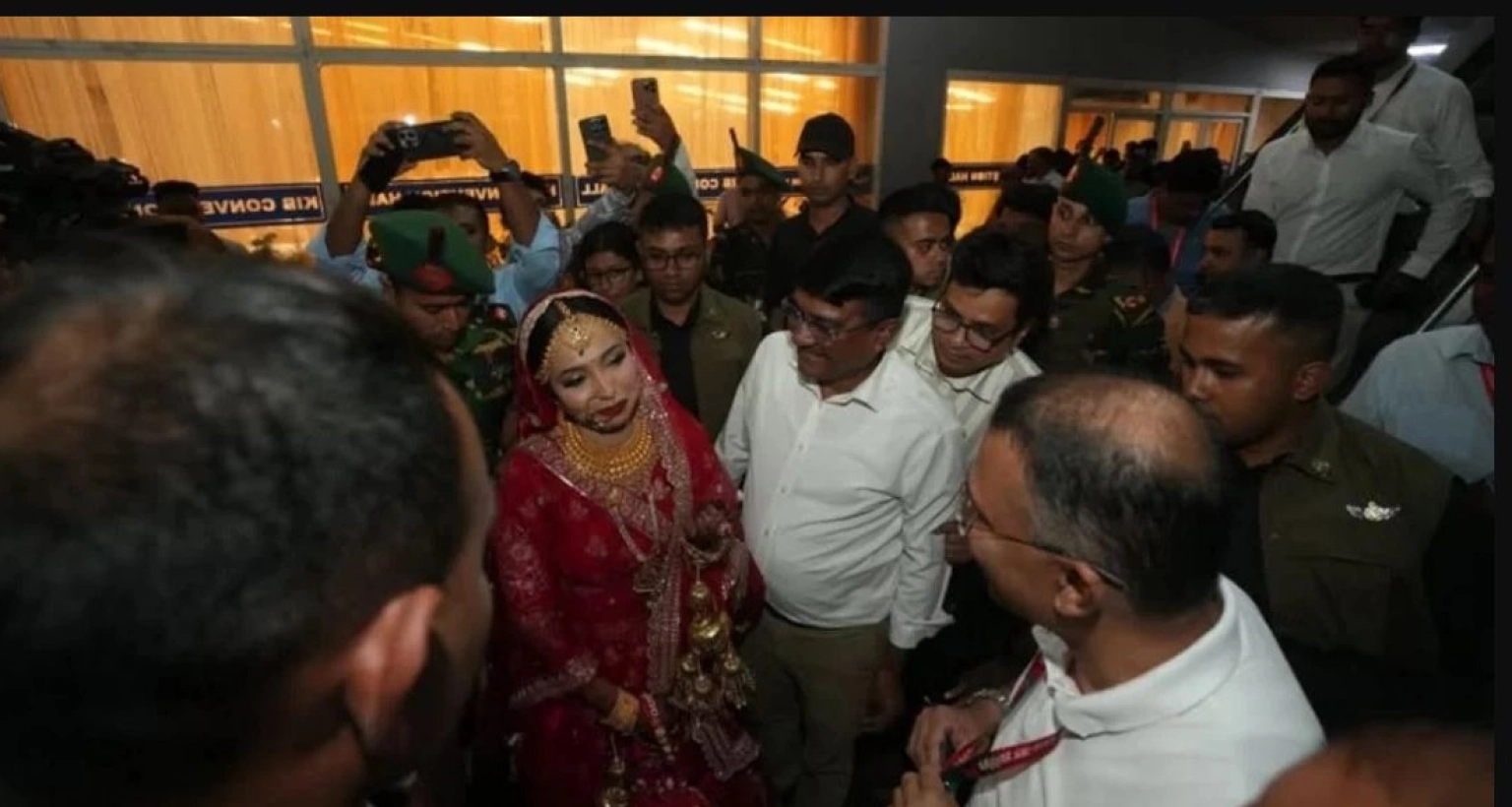বিয়ের অনুষ্ঠানে যেন কোনো অসুবিধা না হয় তাই বিএনপির কর্মসূচি আগে শেষ করে দিলেন প্রধানমন্ত্রী