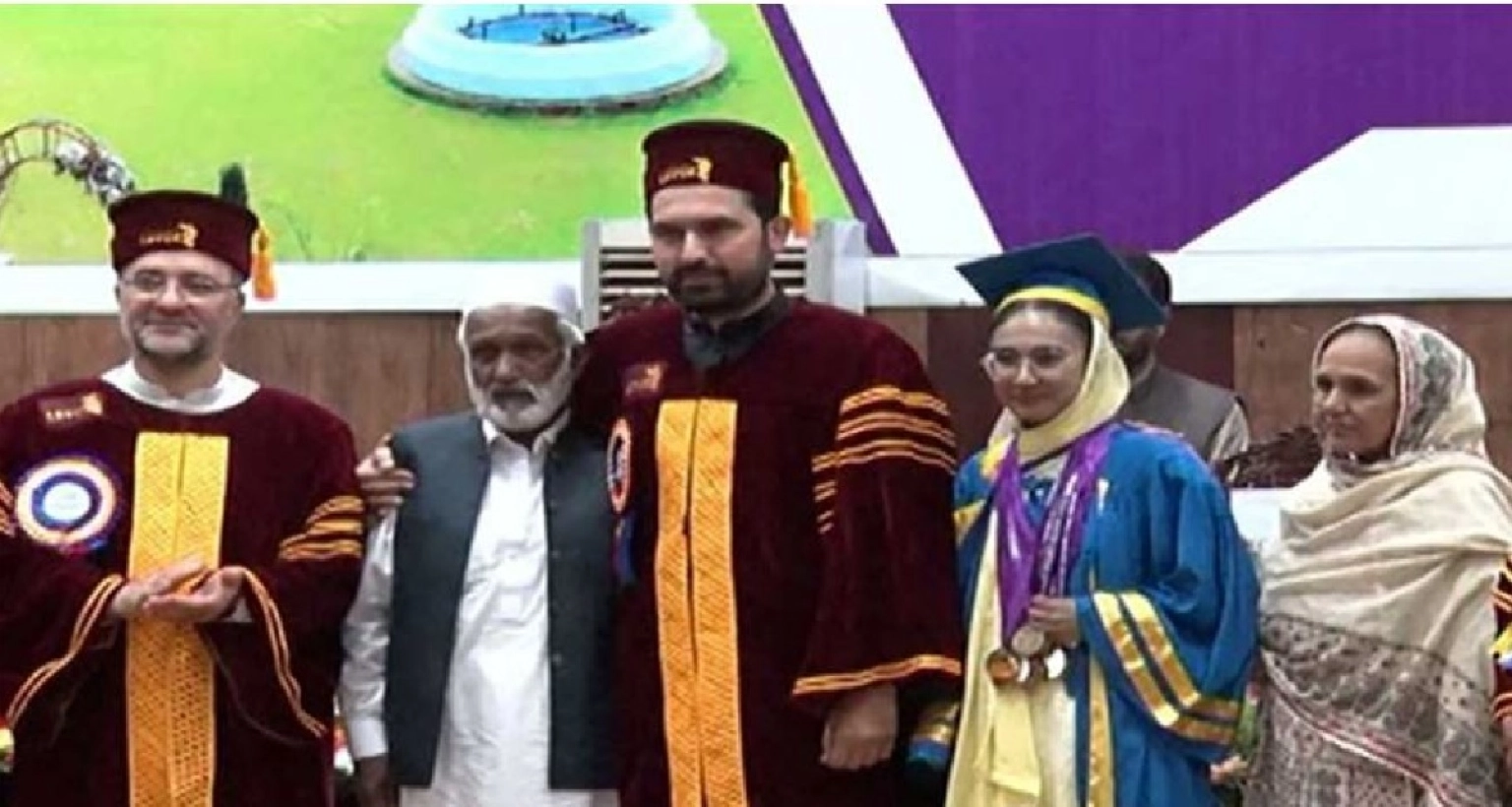 এমবিবিএস-এ নতুন ইতিহাস গড়া দর্জির মেয়ে পেলেন ১৭ স্বর্ণপদক
